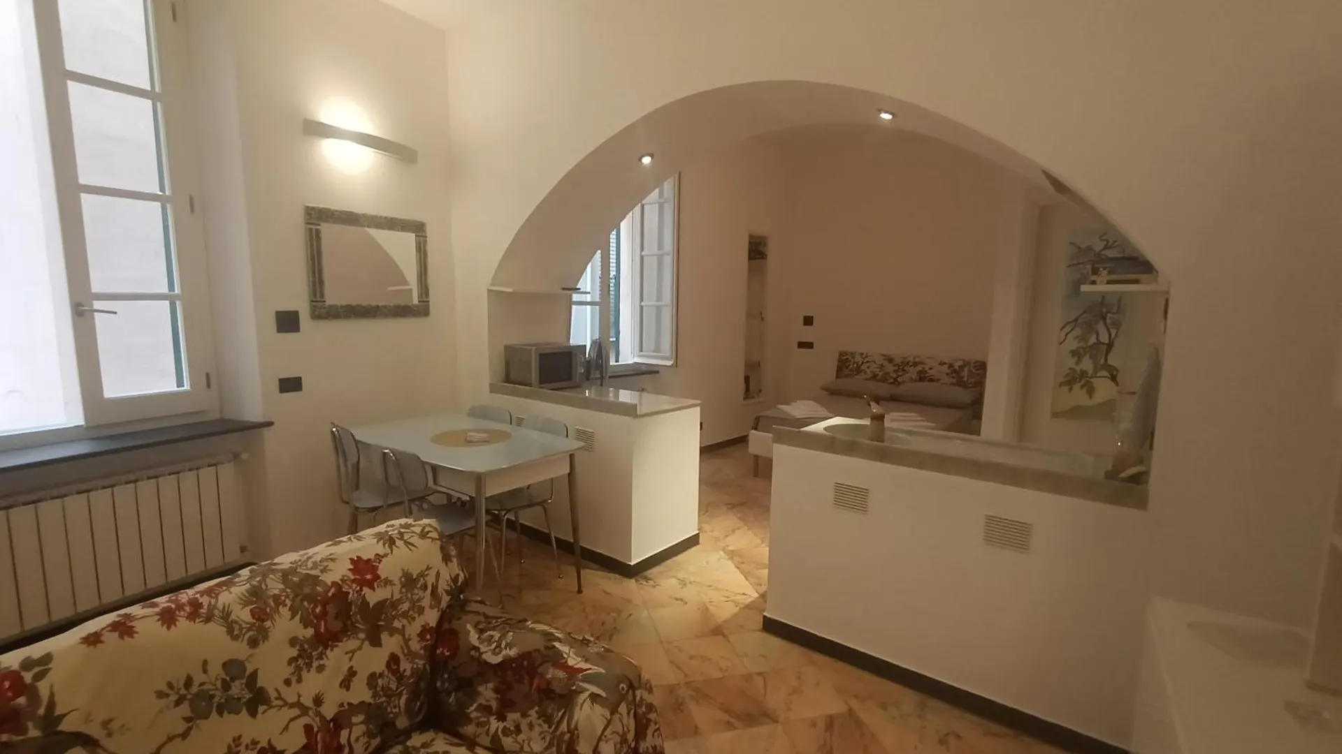 Porta Soprana Lodge Genoa